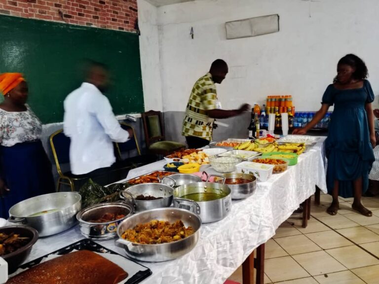 Comida de convivencia para culminar la Semana Científica de la Escuela de Negocios Da Vinci